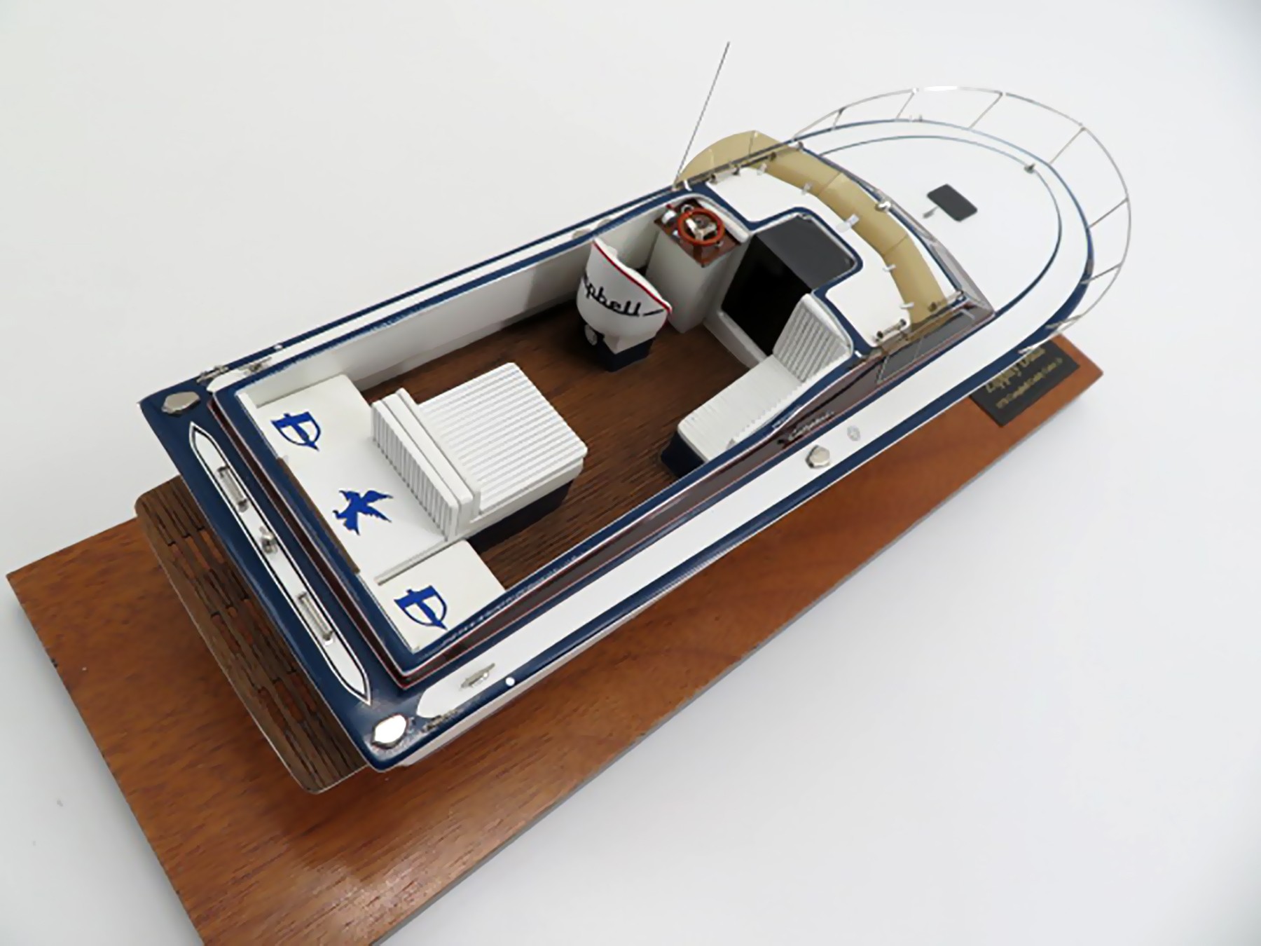 Custom Models - - Campbell 24 custom desk model - Abordage
