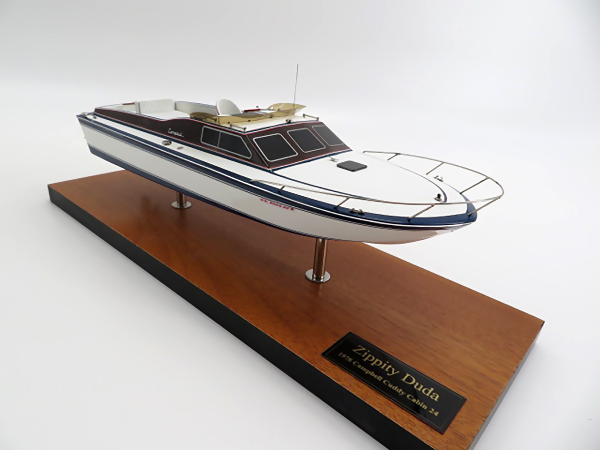 Custom Models - - Campbell 24 custom desk model - Abordage