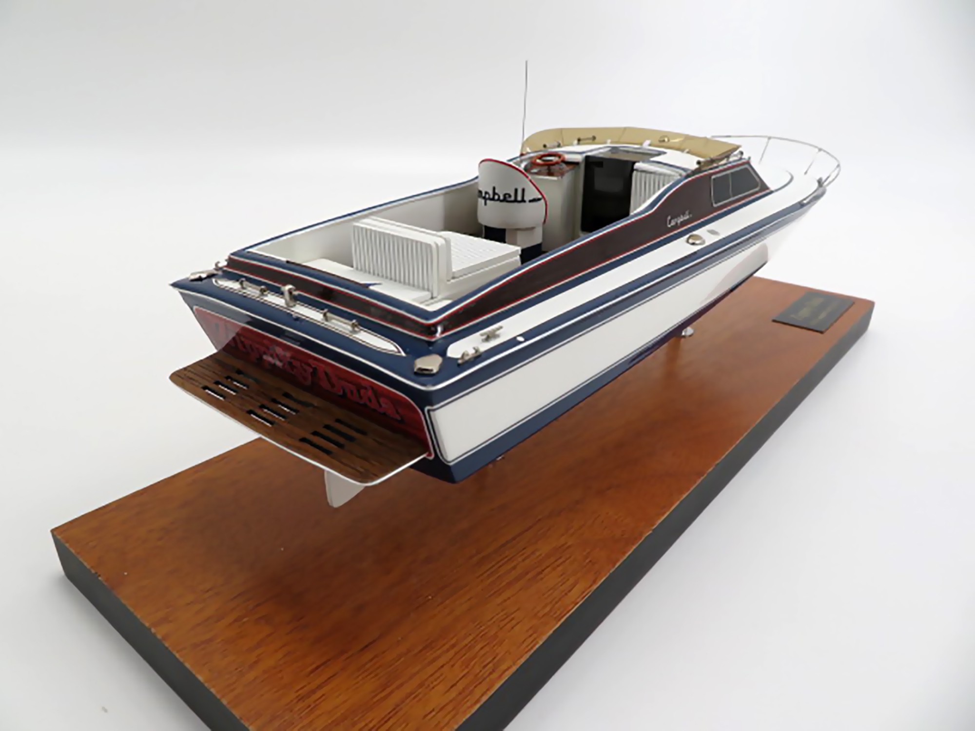 Custom Models - - Campbell 24 custom desk model - Abordage