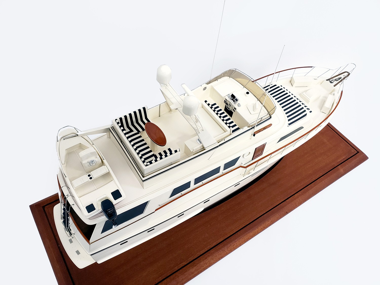 Custom Models - Hatteras - Hatteras 58 MY custom model - Abordage