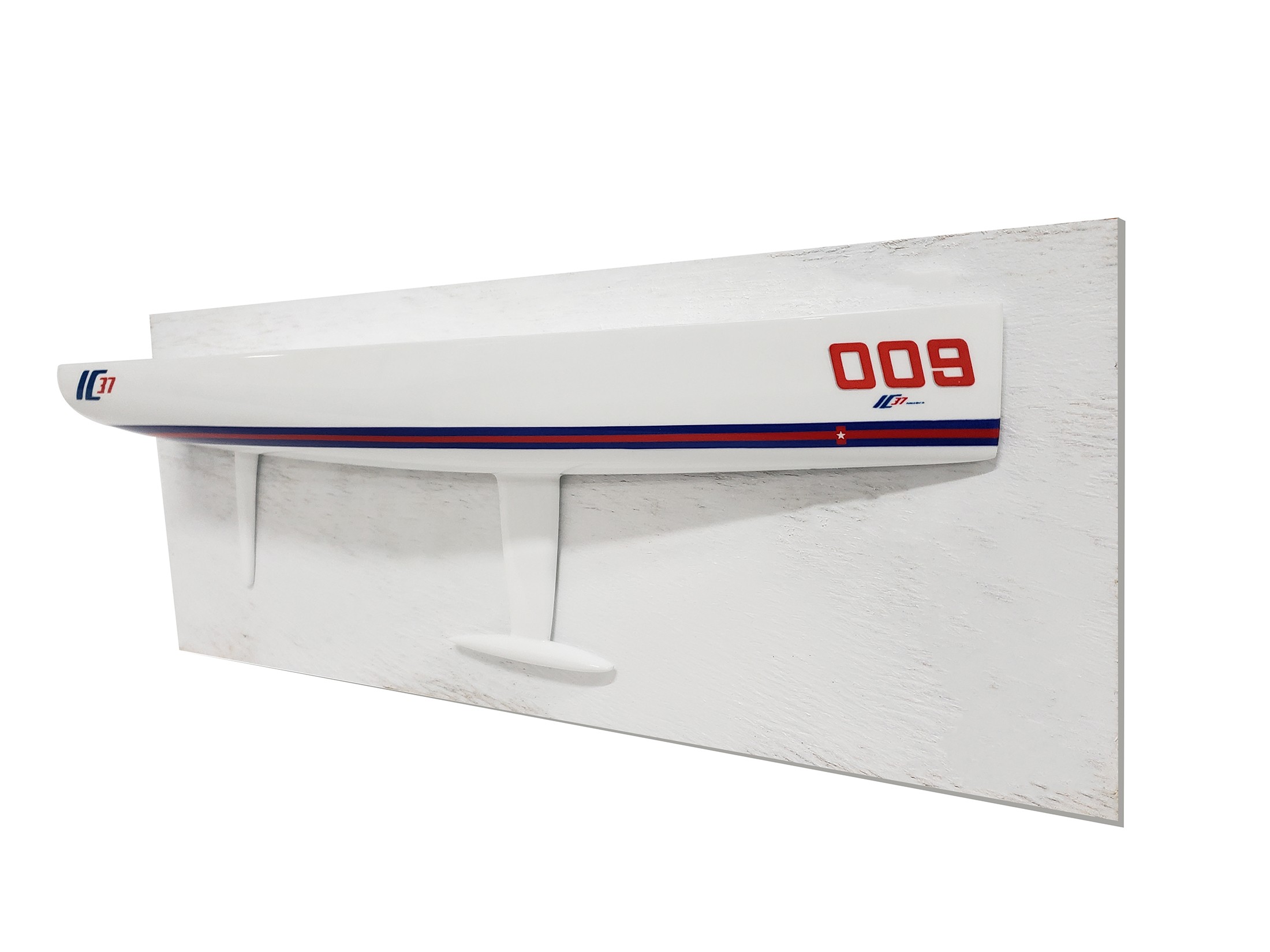 Custom Half Models - Melges - Melges IC37 half hull built out of wood and no backboard - Abordage