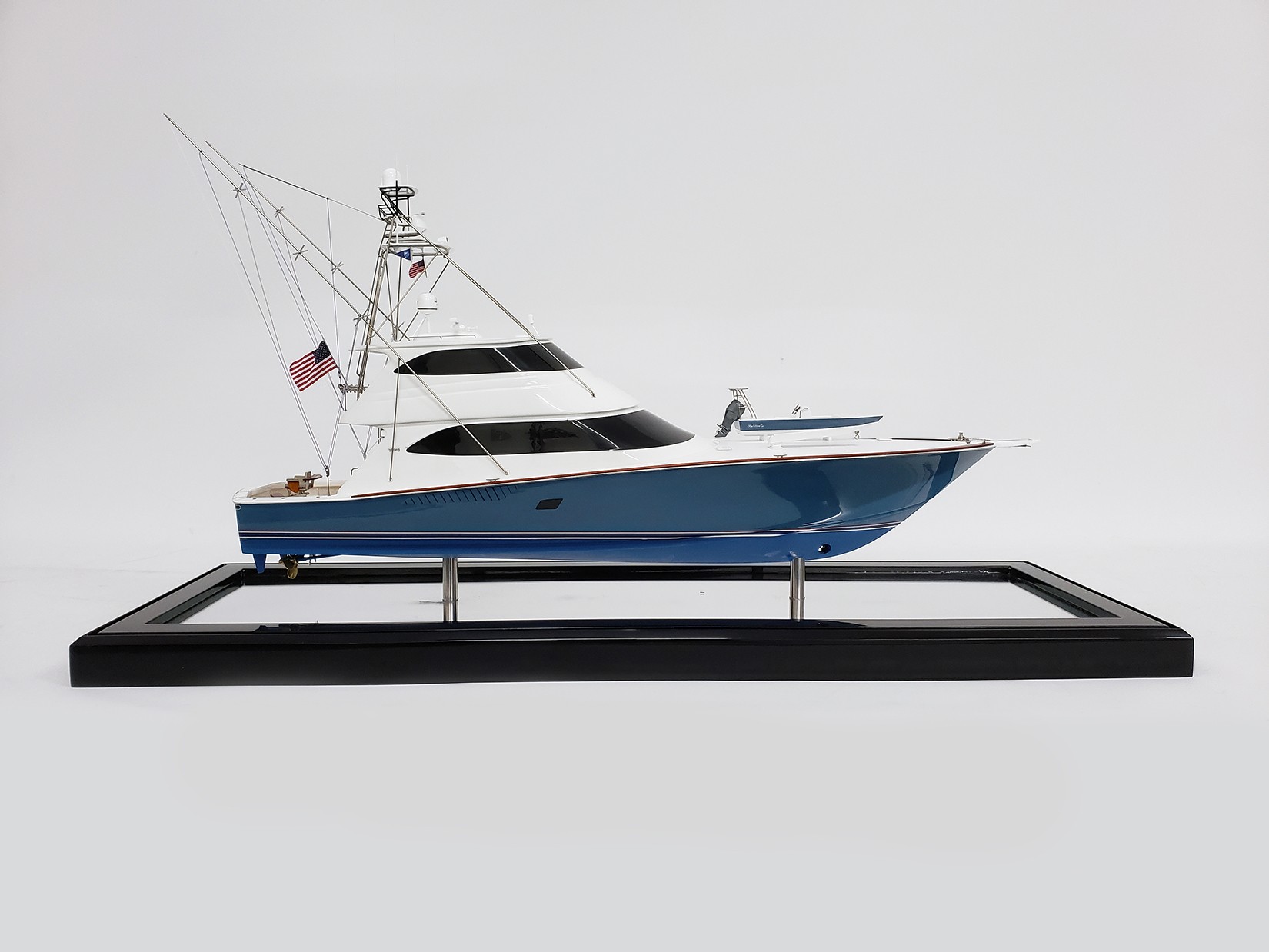 Custom Models - Viking Yachts - Viking 82 custom model replica - Abordage