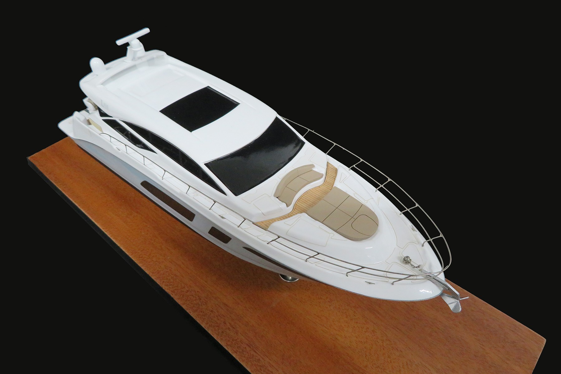 Custom Desk Models - Sea Ray - Sea Ray L650 Express desk model - Abordage