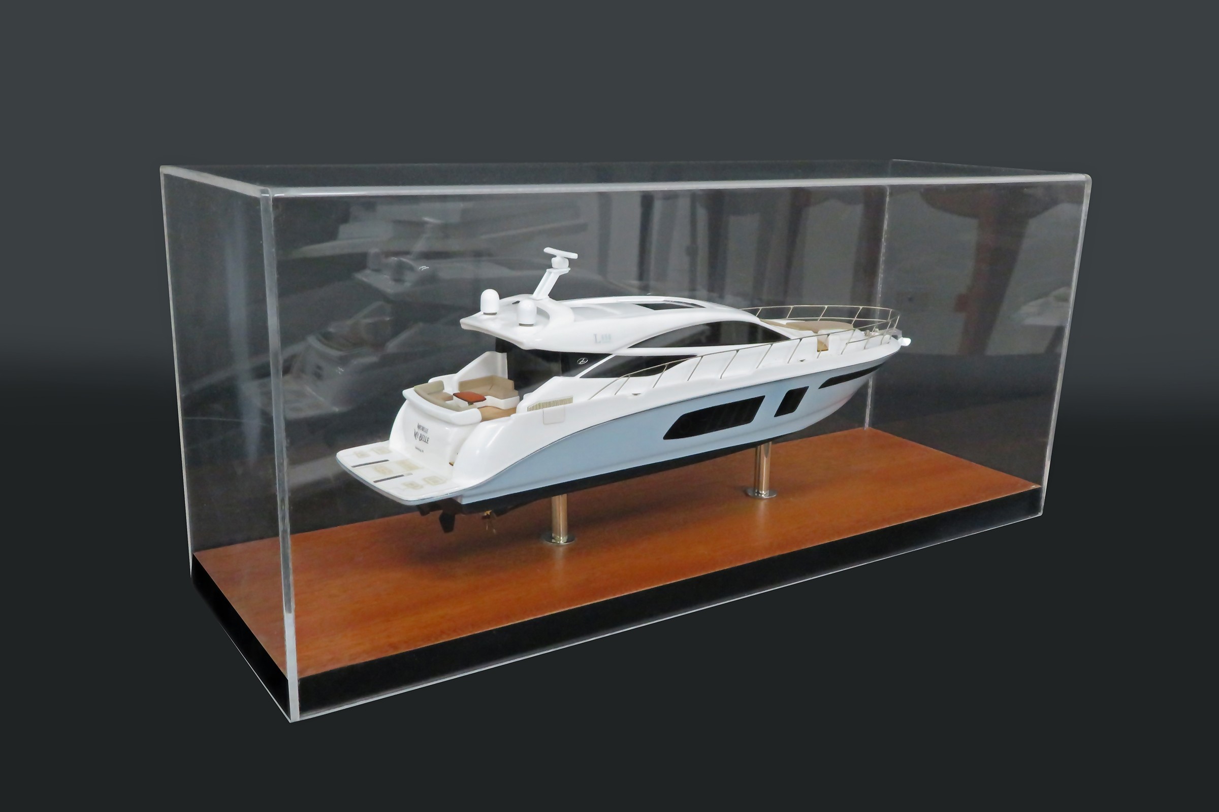 Custom Desk Models - Sea Ray - Sea Ray L650 Express desk model - Abordage