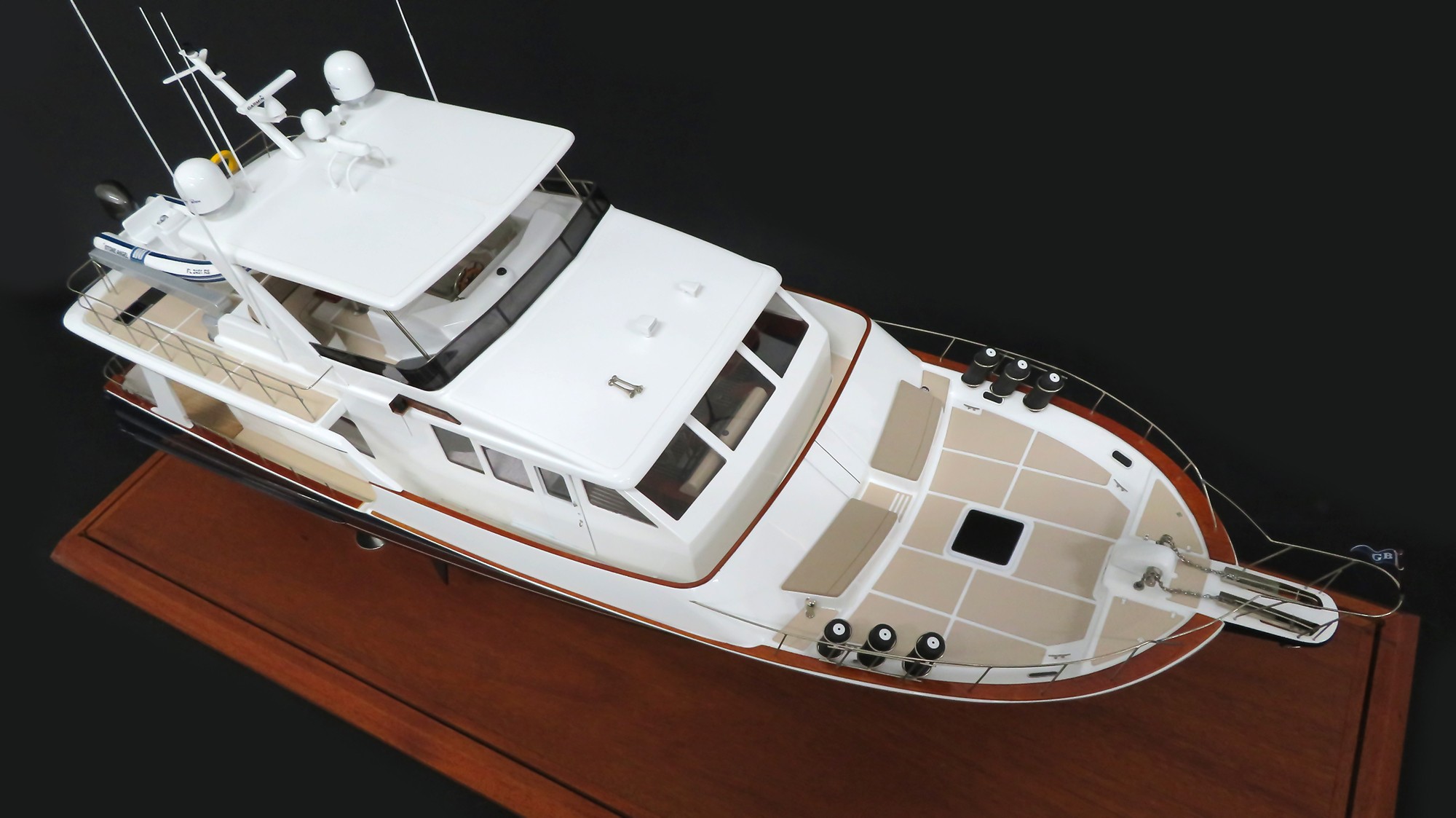 Custom Models - Grand Banks - Grand Banks Aleutian 64 custom model - Abordage