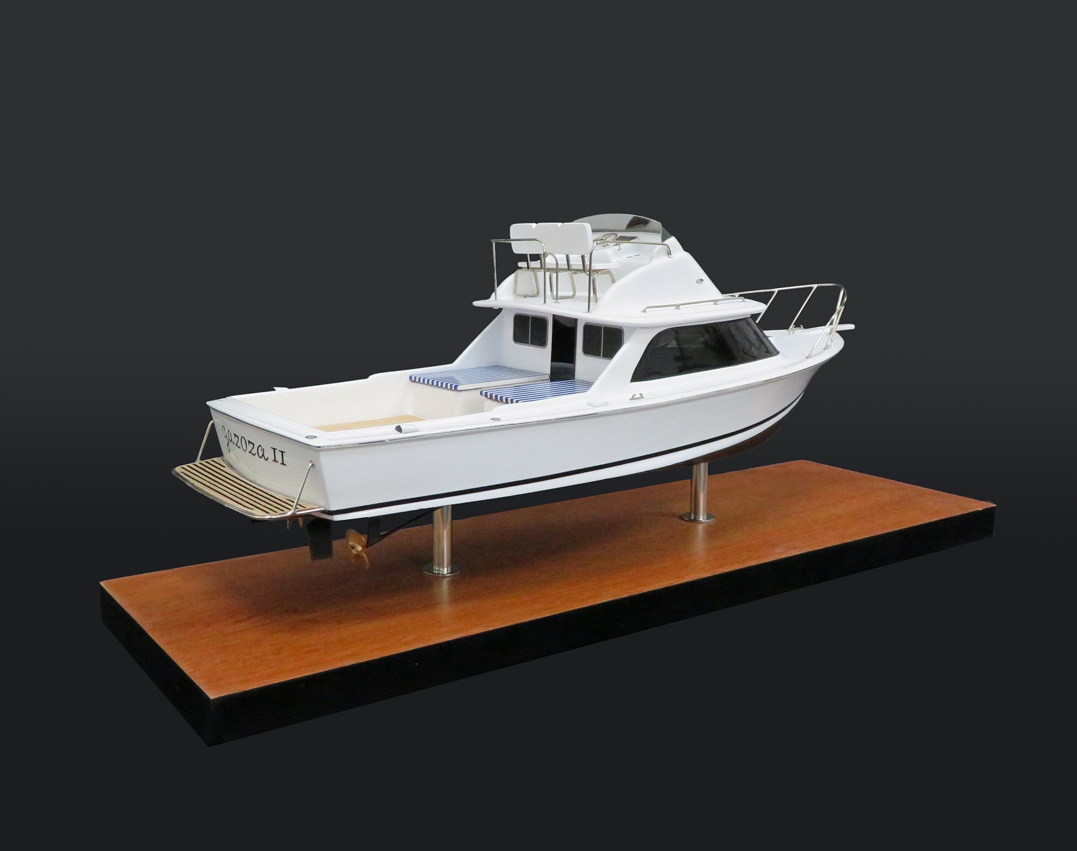 Custom Desk Models - Bertram - Bertram 31 desk model - Abordage