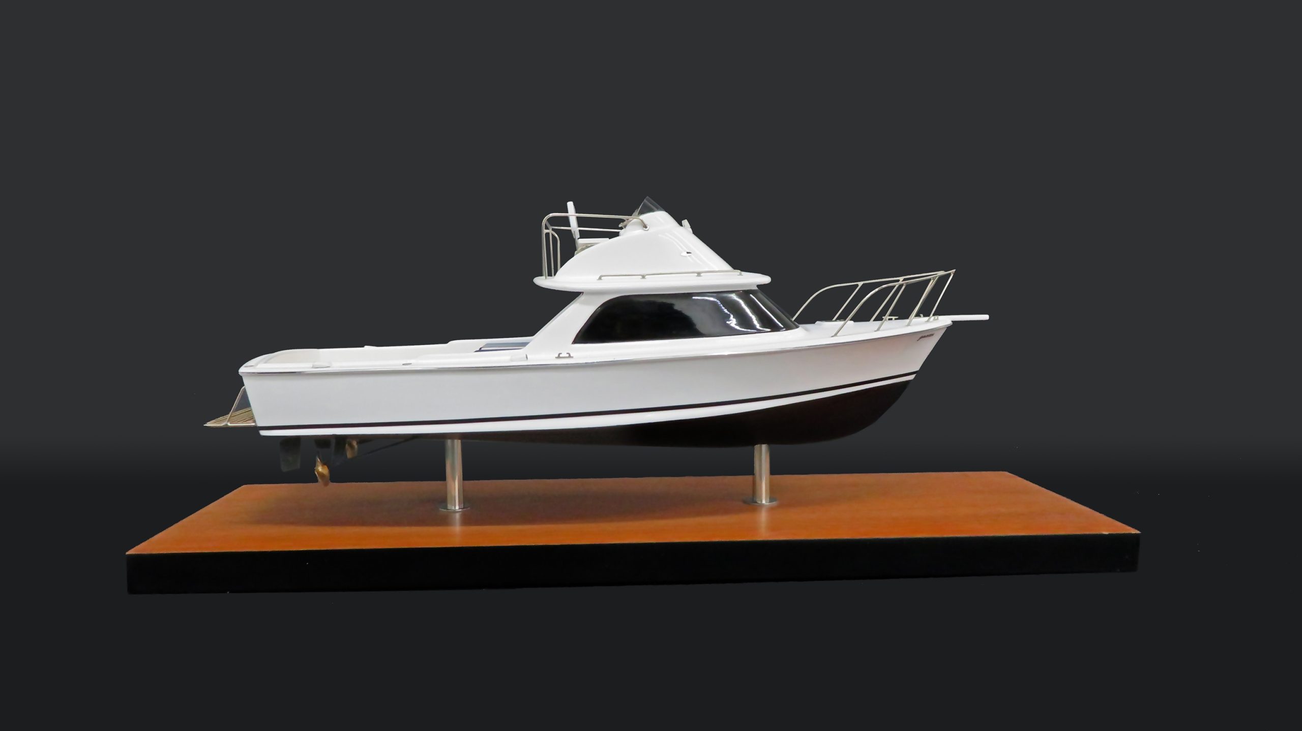 Custom Desk Models - Bertram - Bertram 31 desk model - Abordage