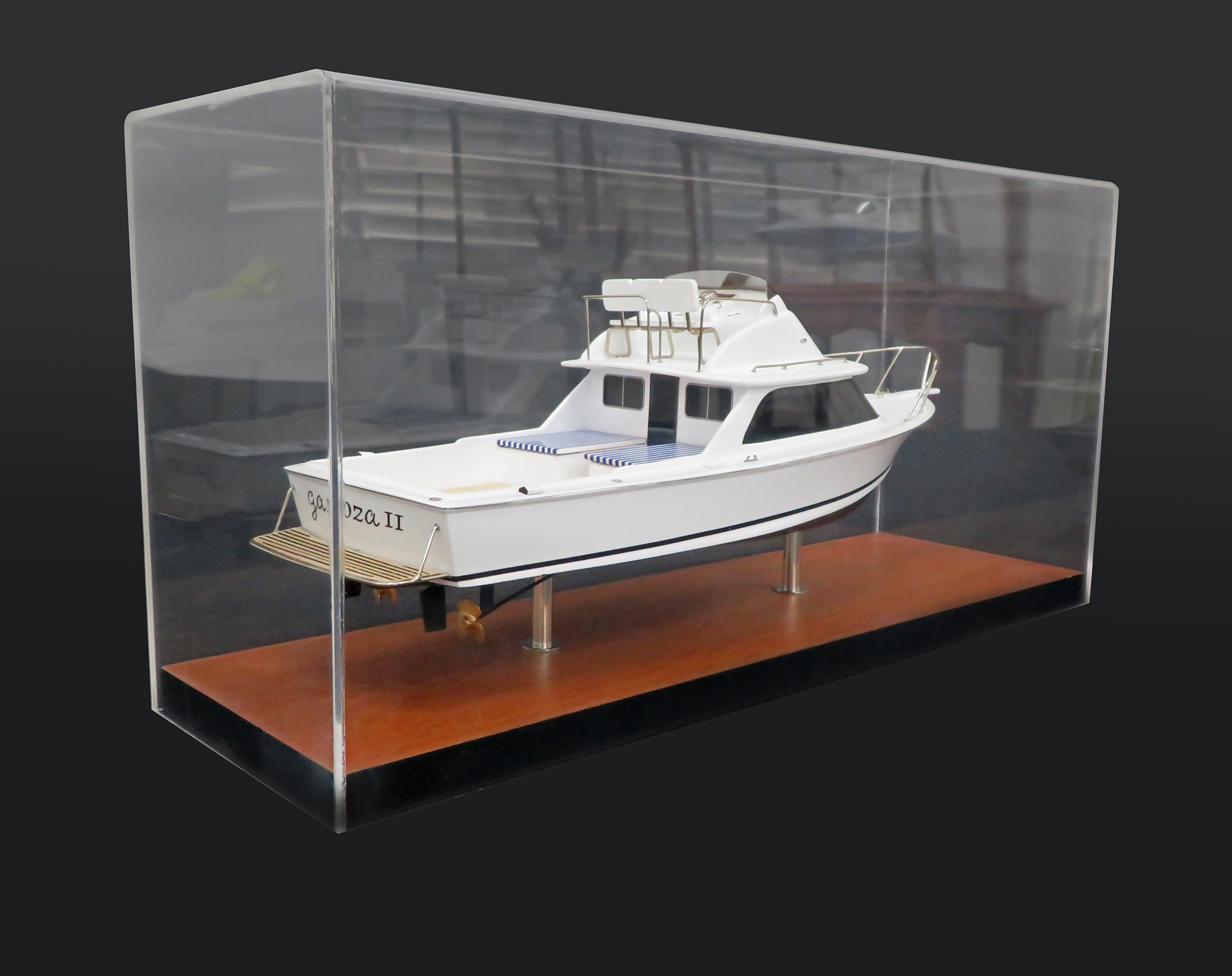 Custom Desk Models - Bertram - Bertram 31 desk model - Abordage