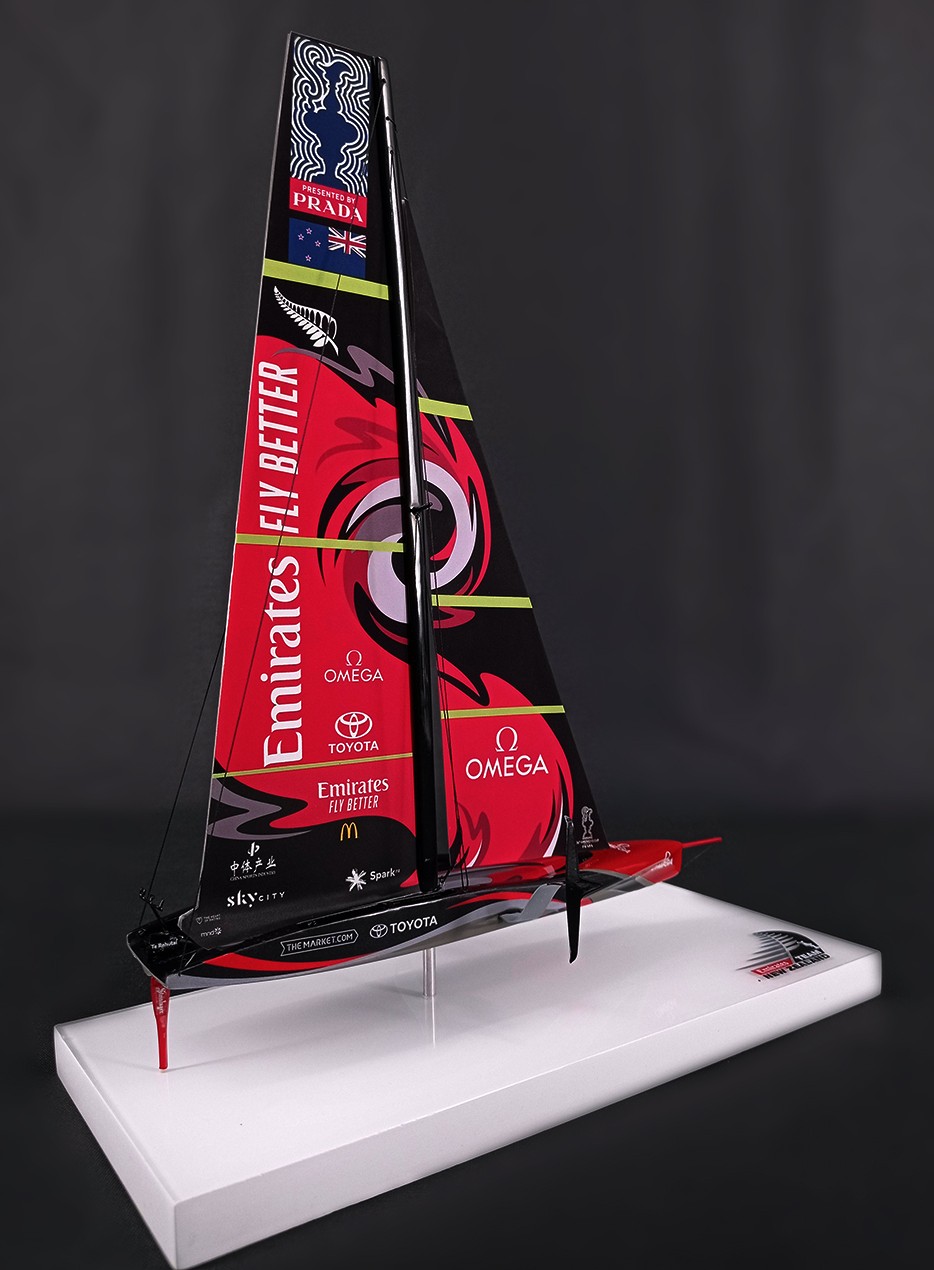 Desk Models - - AC 75 Te Rehutai Emirates Team New Zealand desk model 2021 MN-A101 - Abordage
