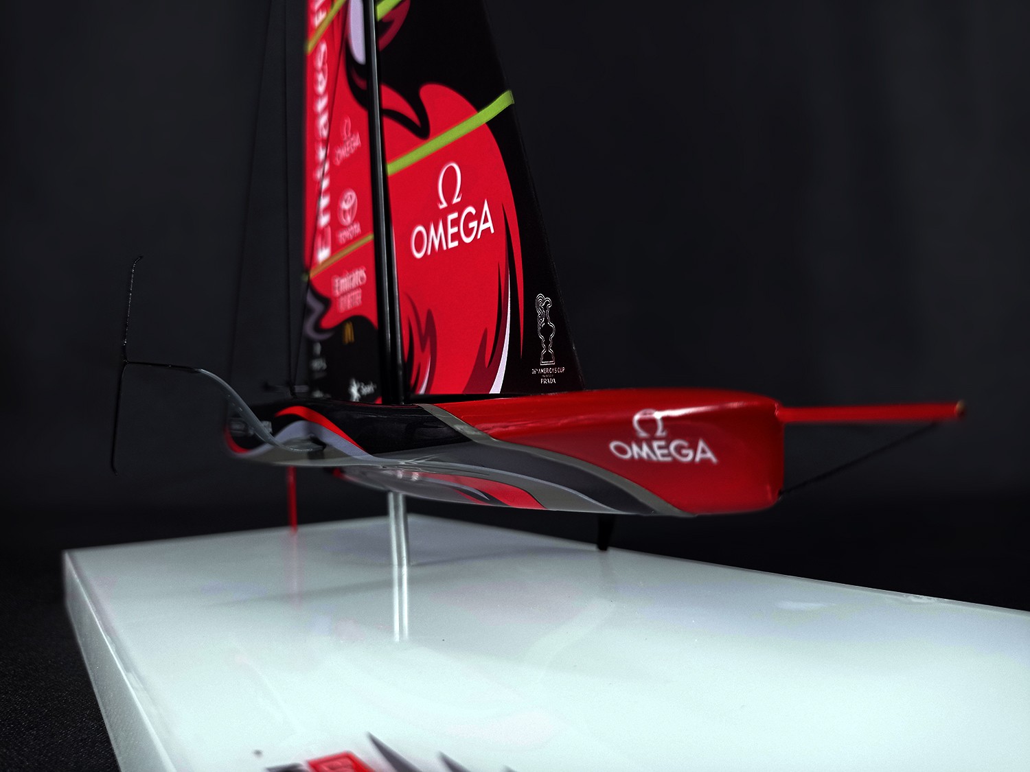 Desk Models - - AC 75 Te Rehutai Emirates Team New Zealand desk model 2021 MN-A101 - Abordage