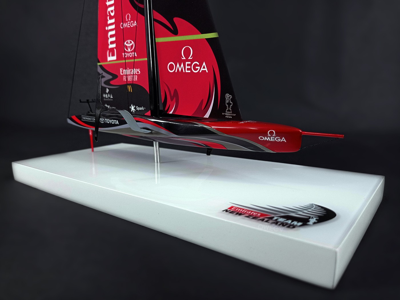 Desk Models - - AC 75 Te Rehutai Emirates Team New Zealand desk model 2021 MN-A101 - Abordage