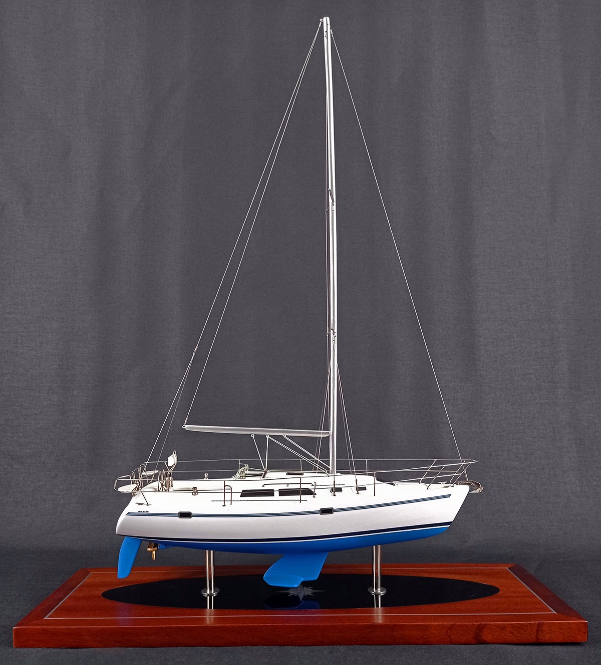 Custom Desk Models - Catalina - Catalina 320 desk model - Abordage