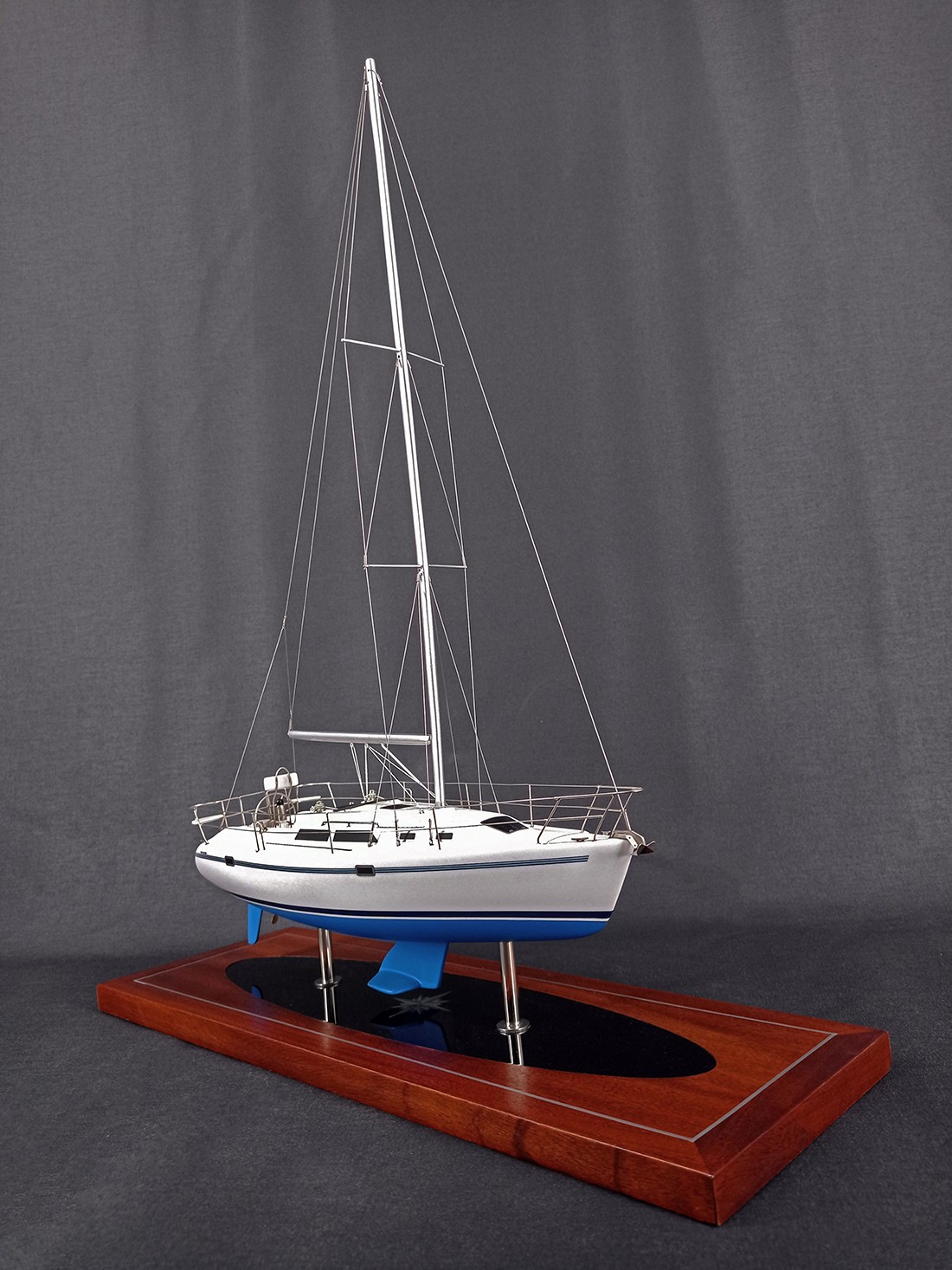 Custom Desk Models - Catalina - Catalina 320 desk model - Abordage