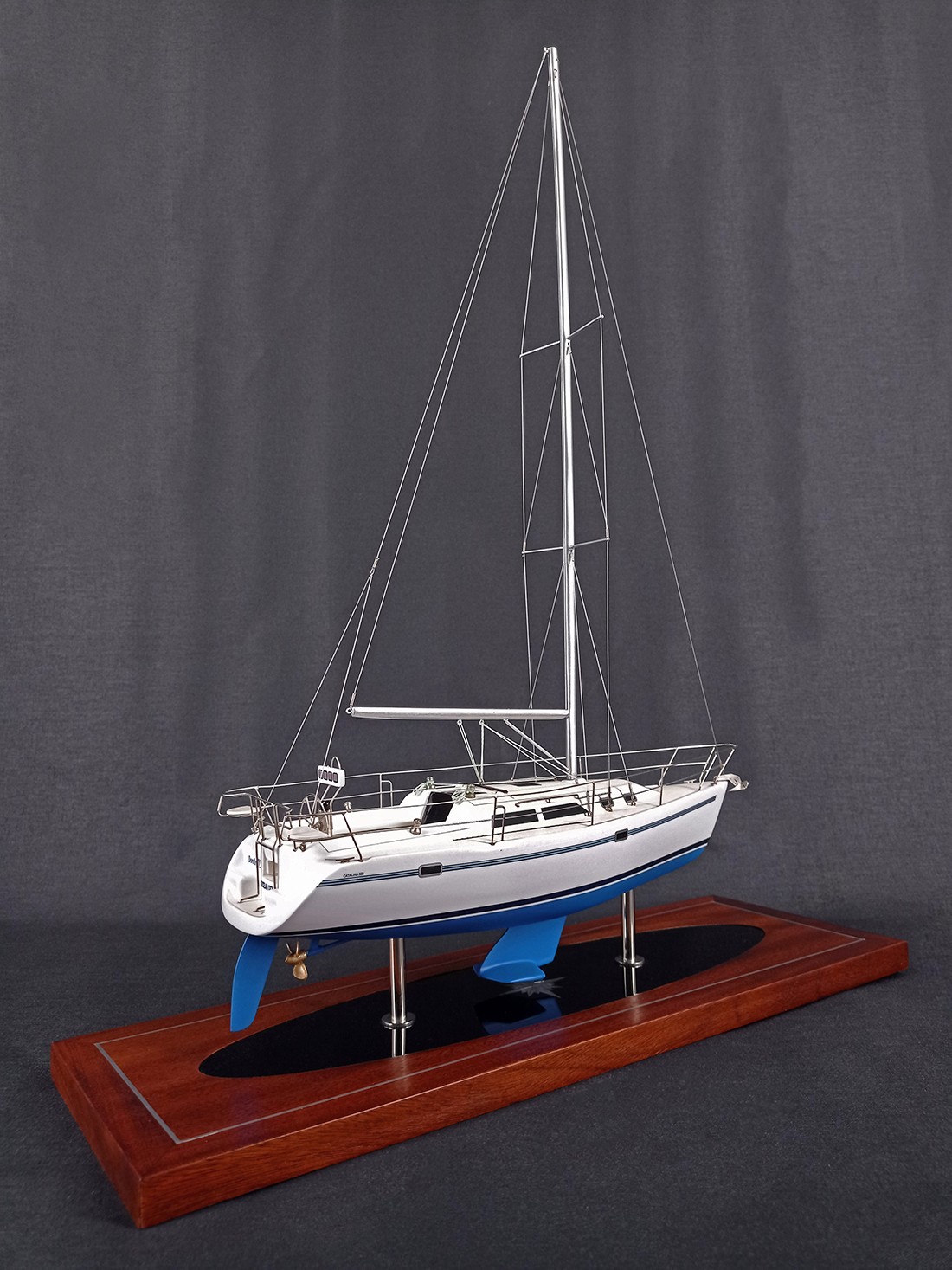Custom Desk Models - Catalina - Catalina 320 desk model - Abordage