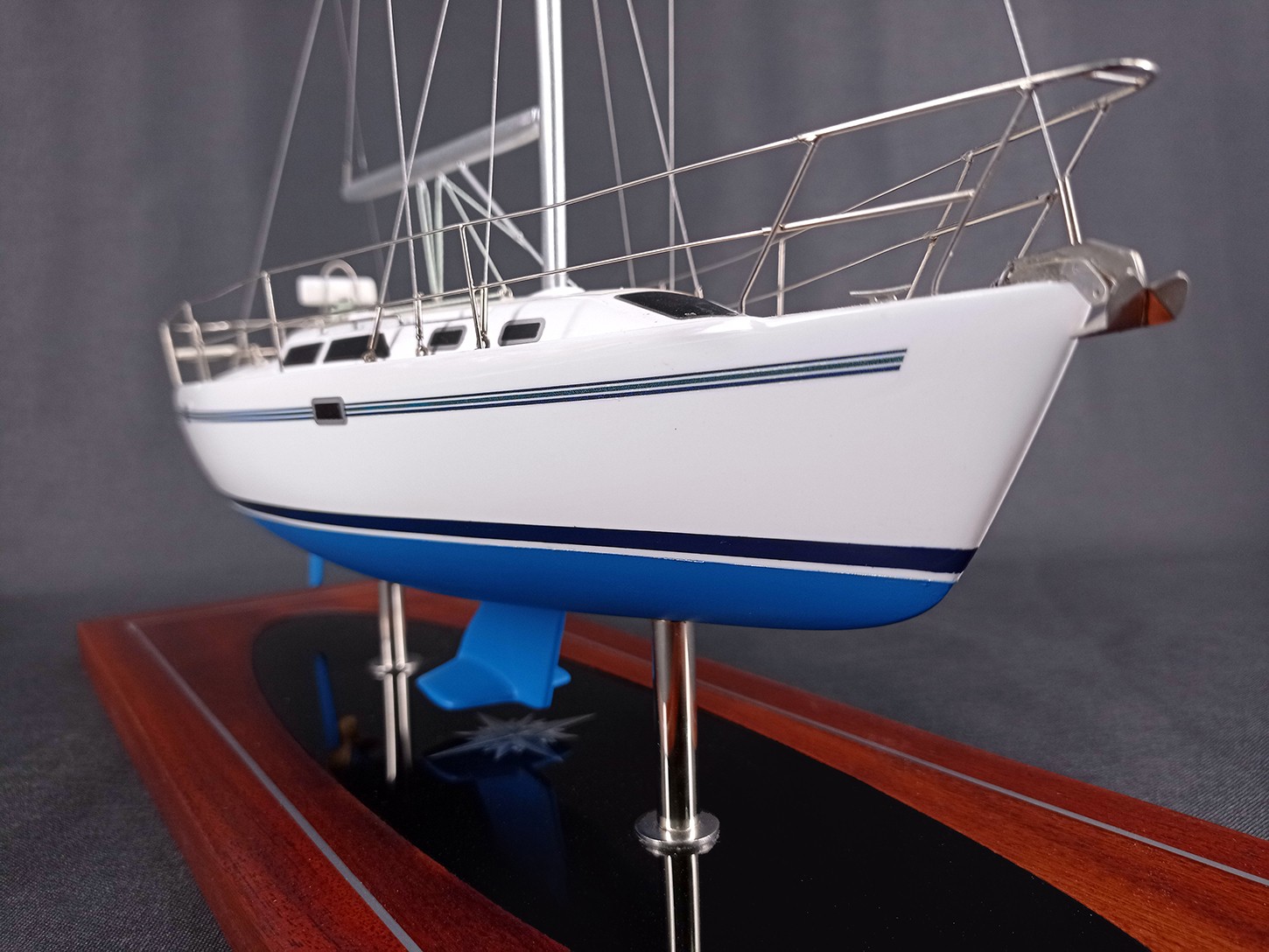 Custom Desk Models - Catalina - Catalina 320 desk model - Abordage