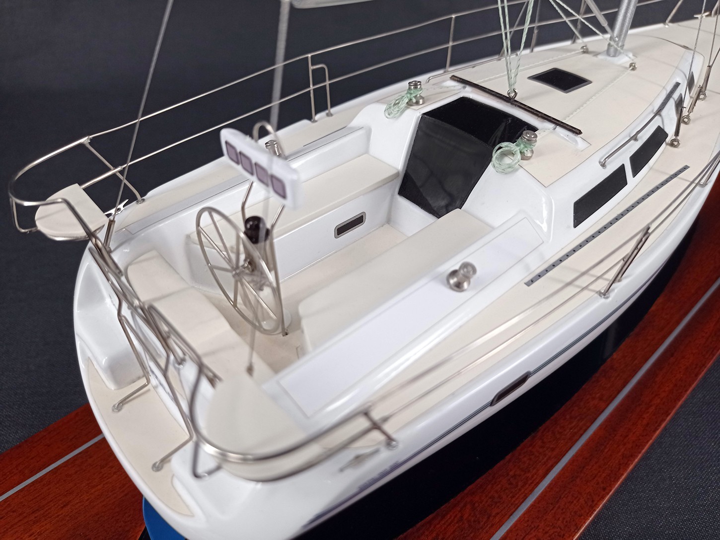 Custom Desk Models - Catalina - Catalina 320 desk model - Abordage