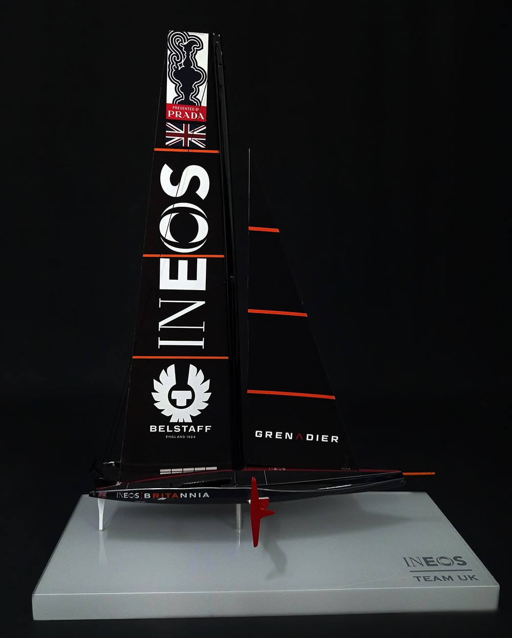 America's Cup Boats - - AC 75 INEOS TEAM UK desk model 2021 MN-A102 - Abordage