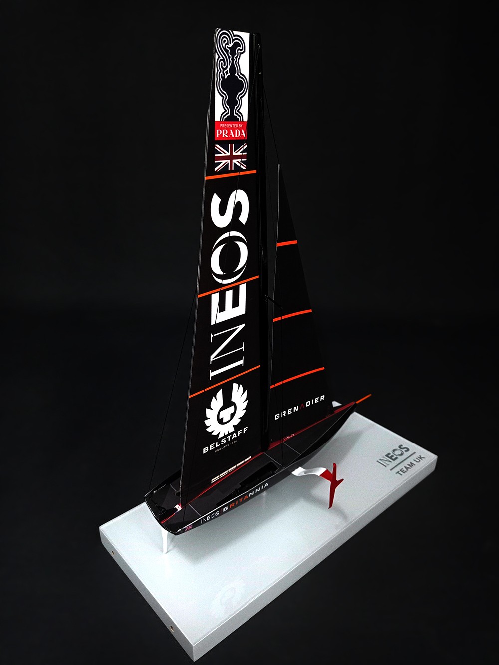 America's Cup Boats - - AC 75 INEOS TEAM UK desk model 2021 MN-A102 - Abordage