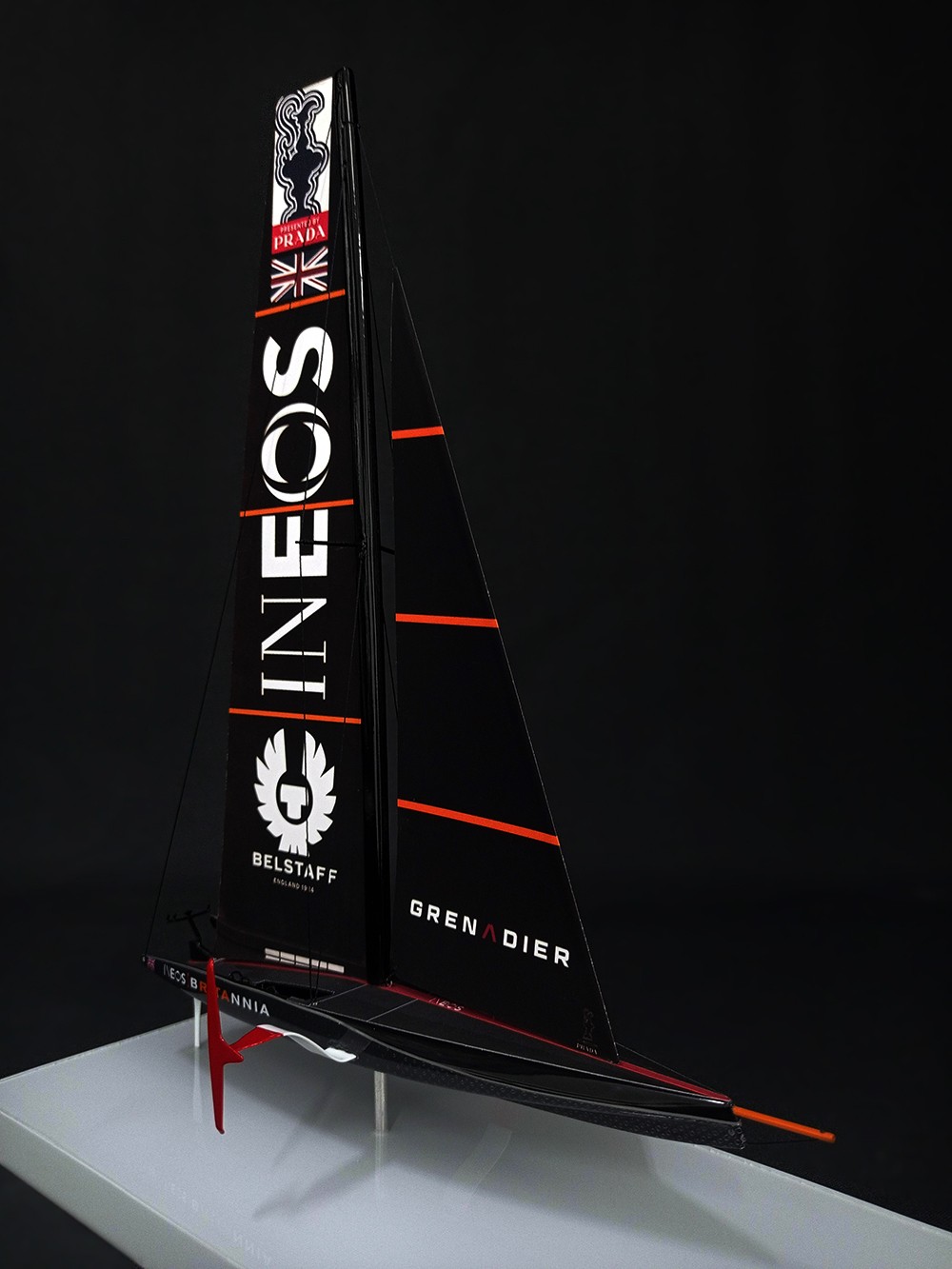 America's Cup Boats - - AC 75 INEOS TEAM UK desk model 2021 MN-A102 - Abordage