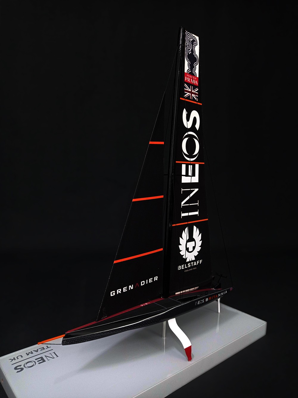 America's Cup Boats - - AC 75 INEOS TEAM UK desk model 2021 MN-A102 - Abordage