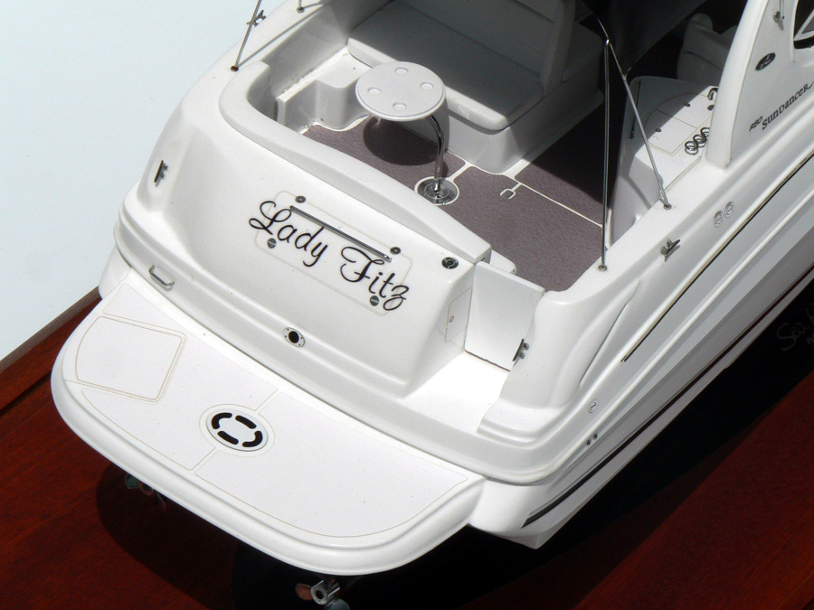 Custom Models - Sea Ray - Sea Ray 280 Sundancer "Lady Fitz" - Abordage