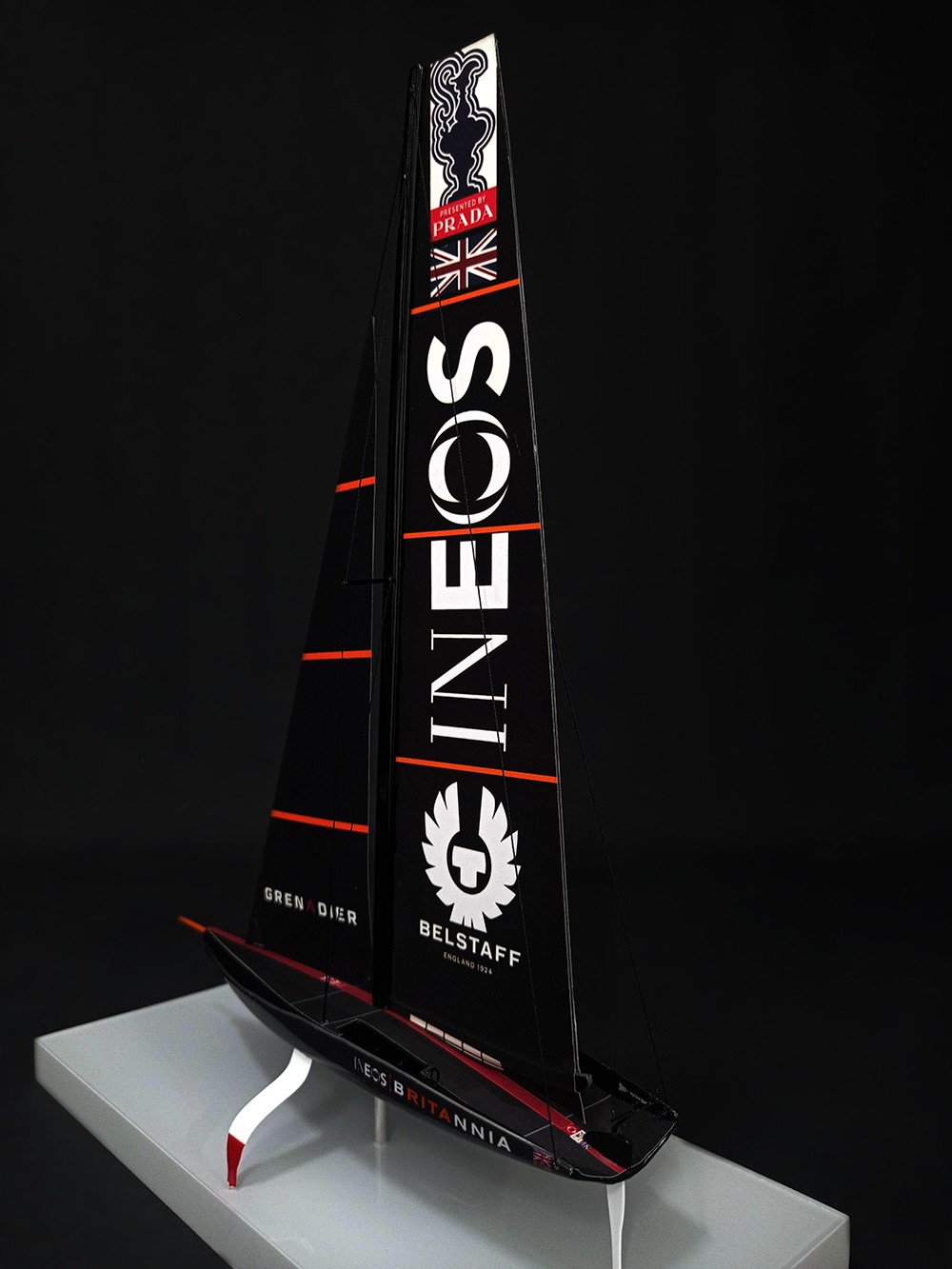 America's Cup Boats - - AC 75 INEOS TEAM UK desk model 2021 MN-A102 - Abordage