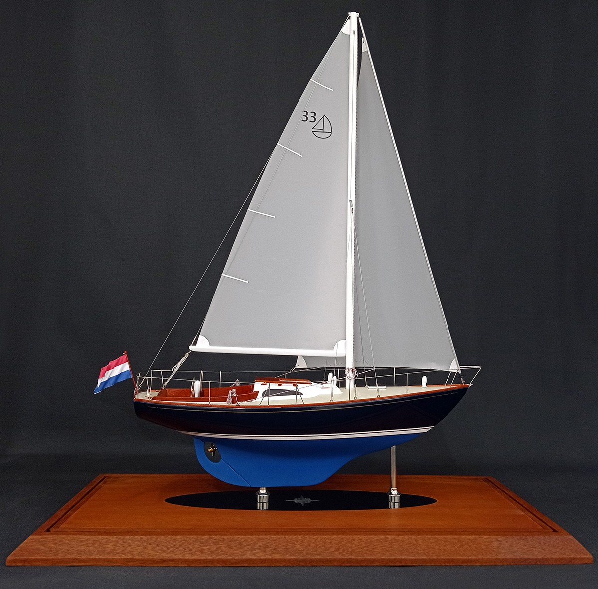 Custom Models - - Medalist 33 custom sailboat - Abordage