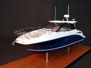 Custom Desk Models - Sea Ray - Sea Ray DA320 Sundancer custom desk model - Abordage