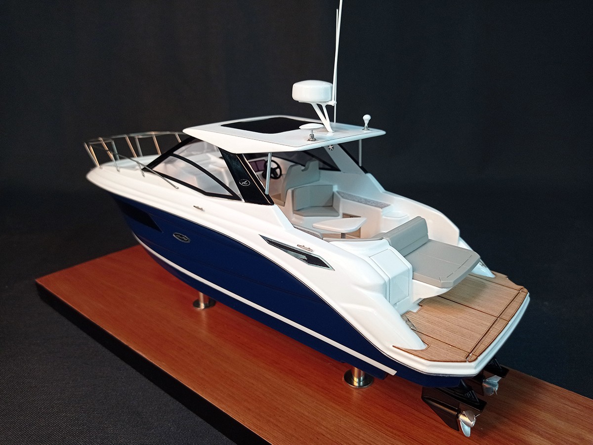 Custom Desk Models - Sea Ray - Sea Ray DA320 Sundancer custom desk model - Abordage