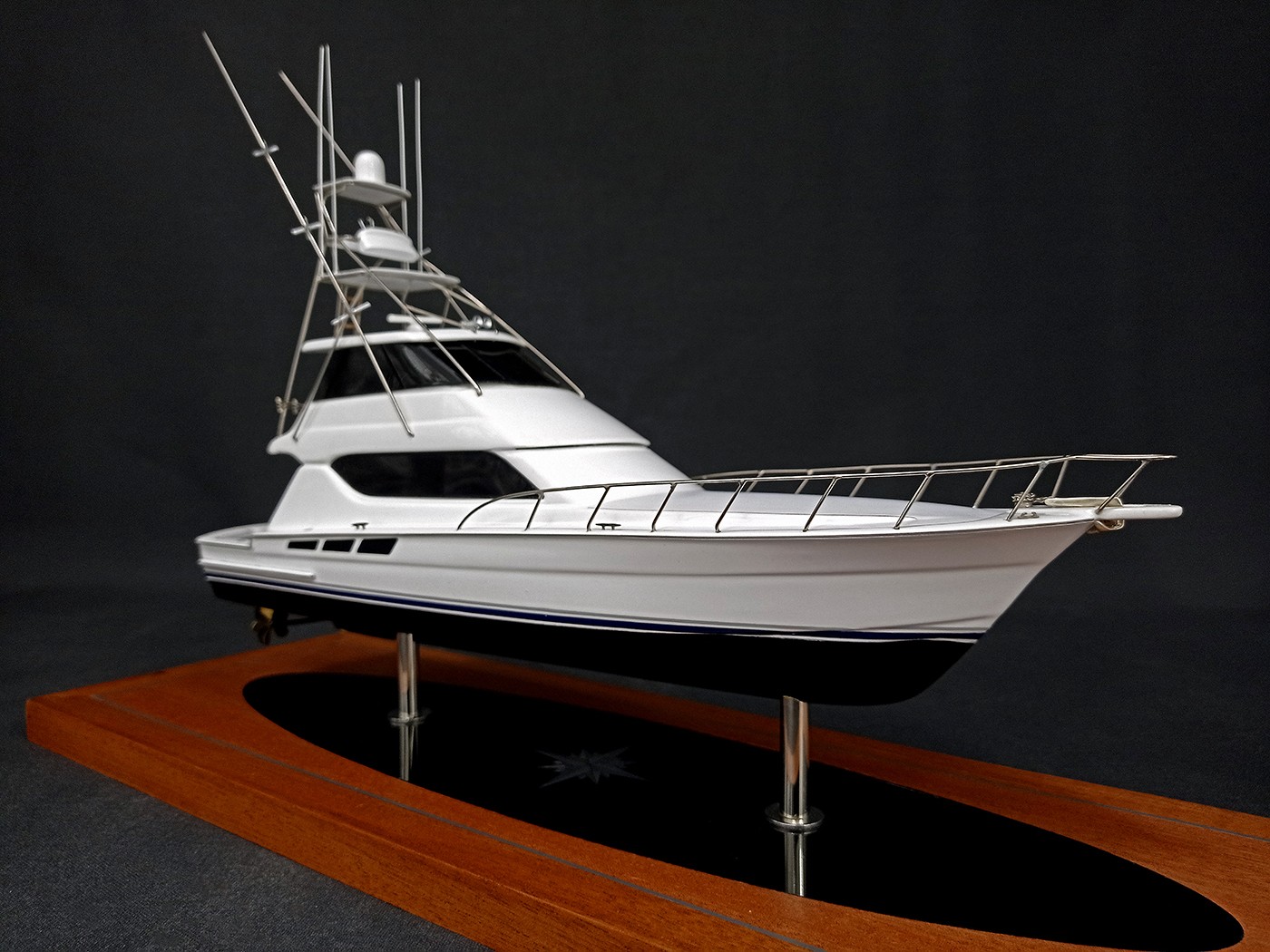 Custom Desk Models - Hatteras - Hatteras 65 desk model - Abordage