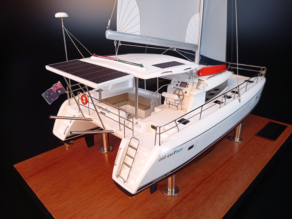 Custom Desk Models - - Lagoon 420 desk model - Abordage