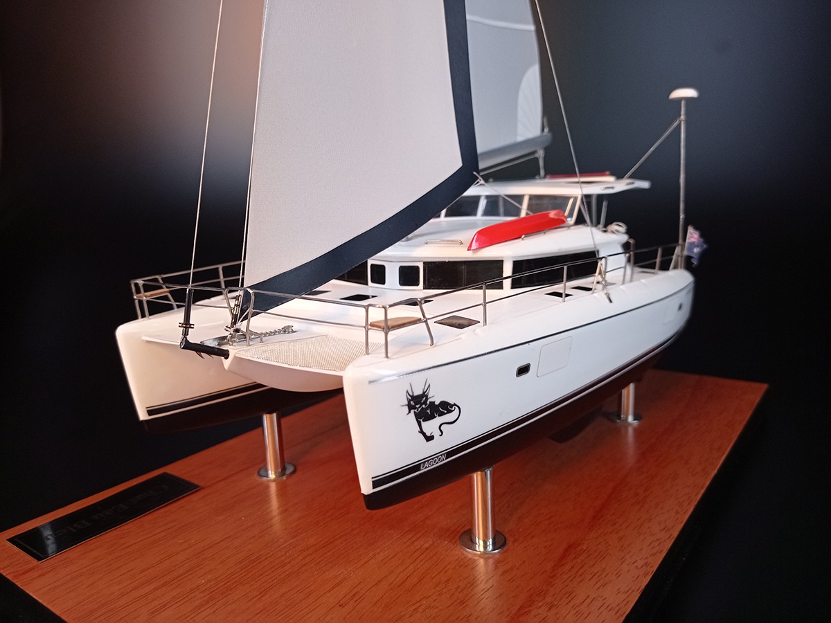 Custom Desk Models - - Lagoon 420 desk model - Abordage