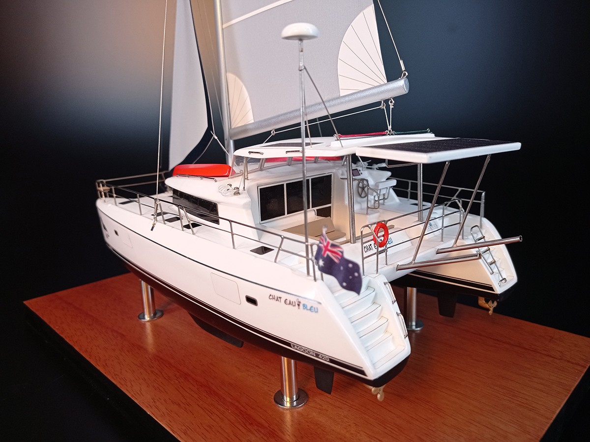 Custom Desk Models - - Lagoon 420 desk model - Abordage