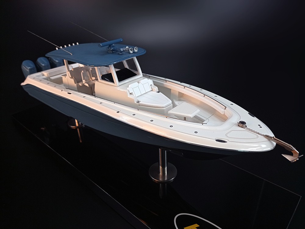 Custom Models - HCB Yachts - Lujo 42 custom model replica - Abordage