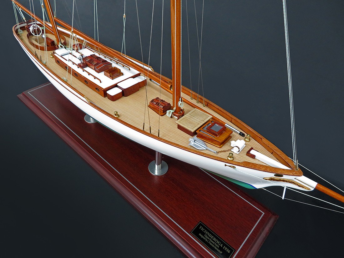 Classic Yachts - - Ticonderoga 1936 - Abordage