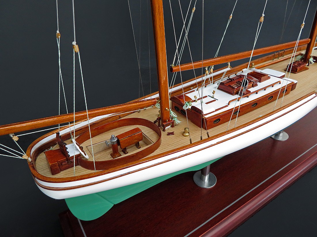 Classic Yachts - - Ticonderoga 1936 - Abordage