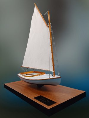 Custom Desk Models - Beetle Cat - Beetle Cat of 8 inches LOA. custom desk model - Abordage