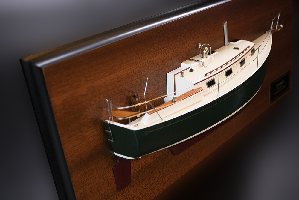 Com-Pac 27 half model with deck details