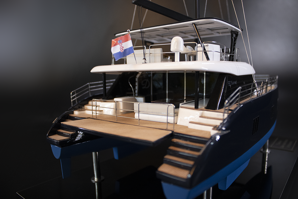 Sunreef Sail 60 desk model