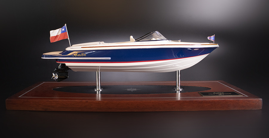 Chris Craft Launch 22 desk model