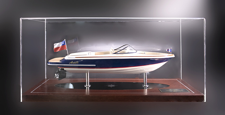 Chris Craft Launch 22 desk model