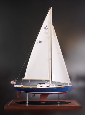 Alerion Express 28 desk model replica