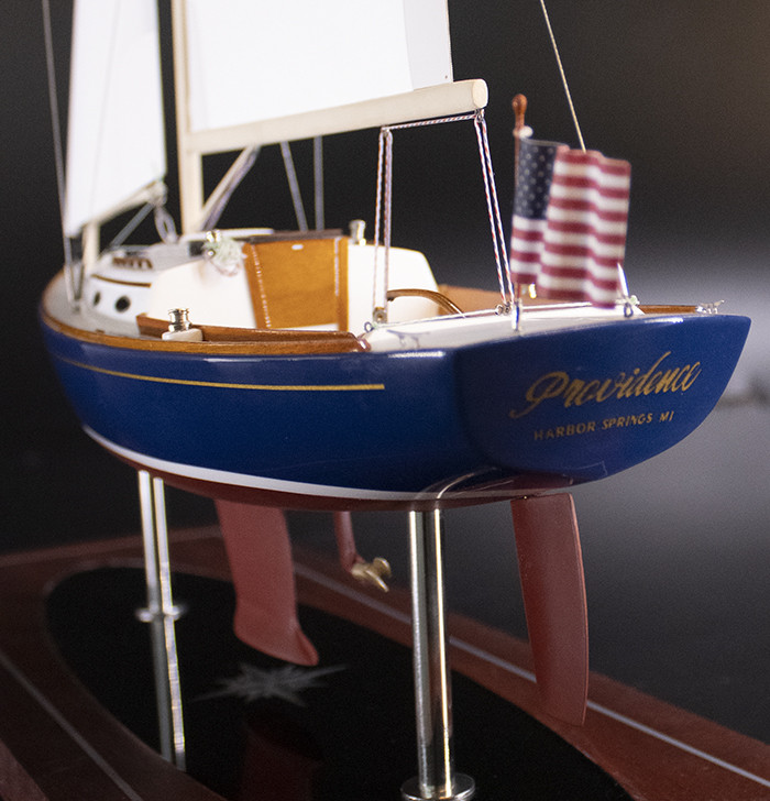 Alerion Express 28 desk model replica