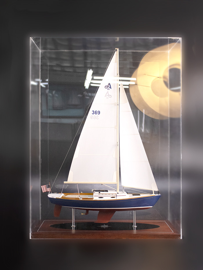 Alerion Express 28 desk model replica