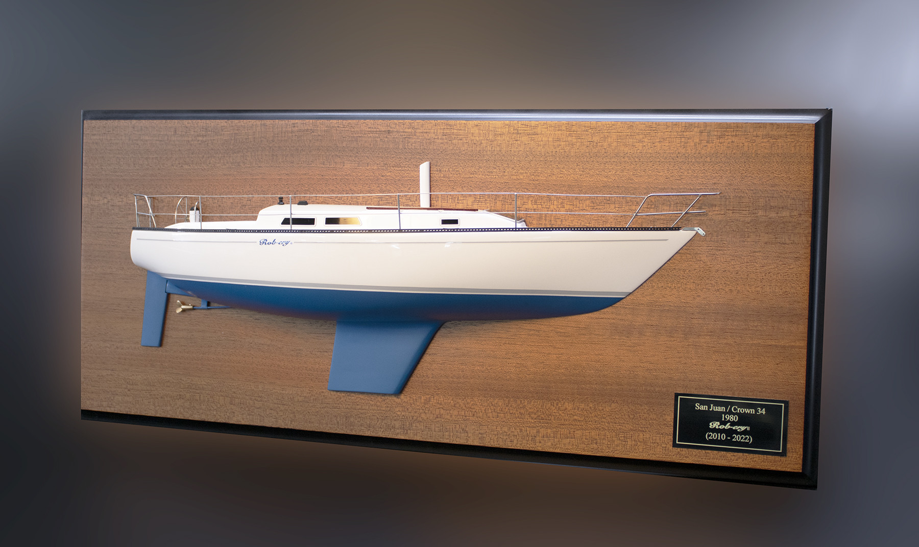 Crown 34 half model with deck details