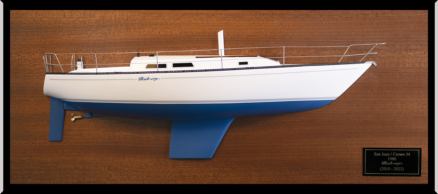 Crown 34 half model with deck details