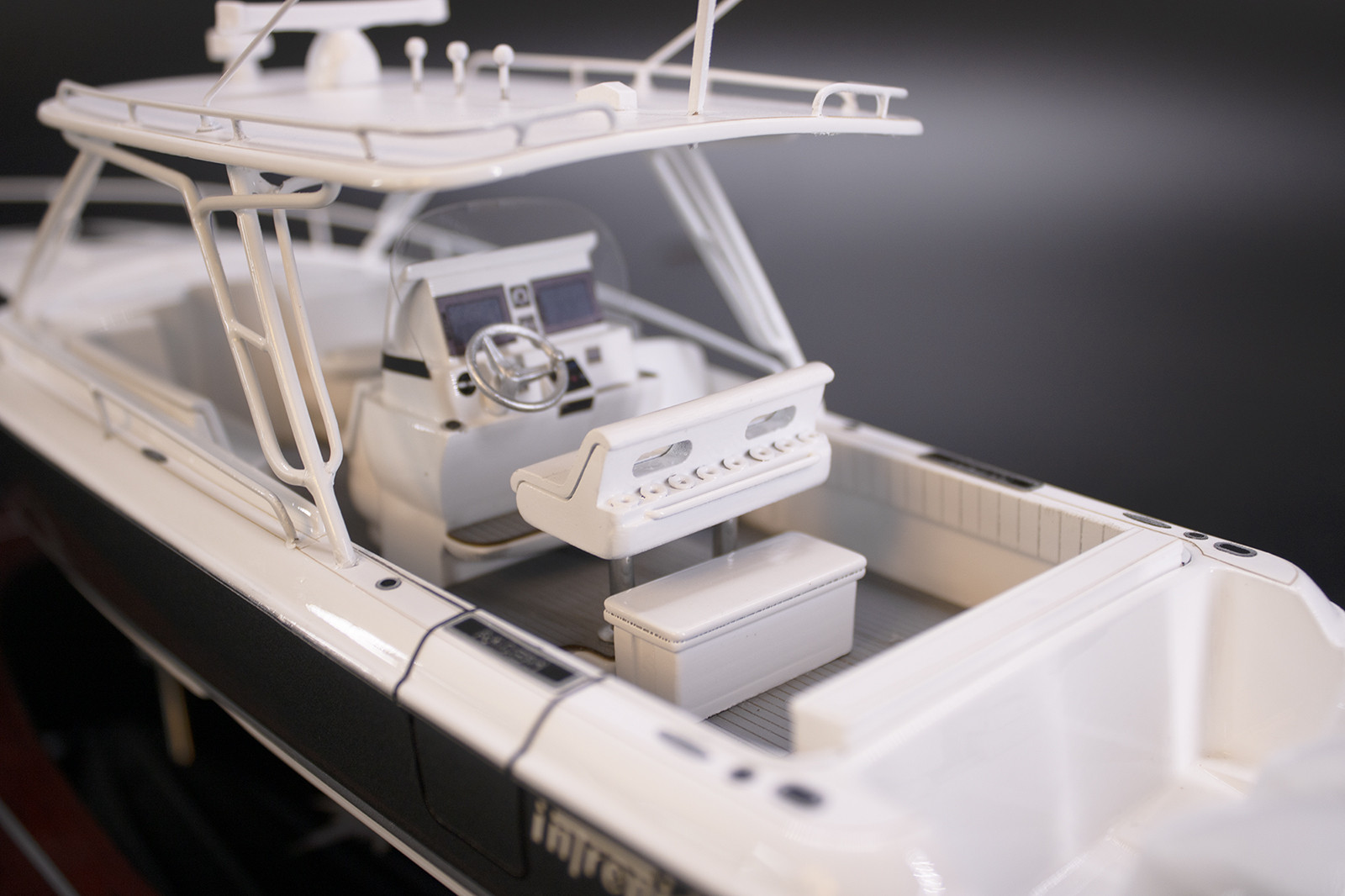 Intrepid 400 Cuddy desk model replica