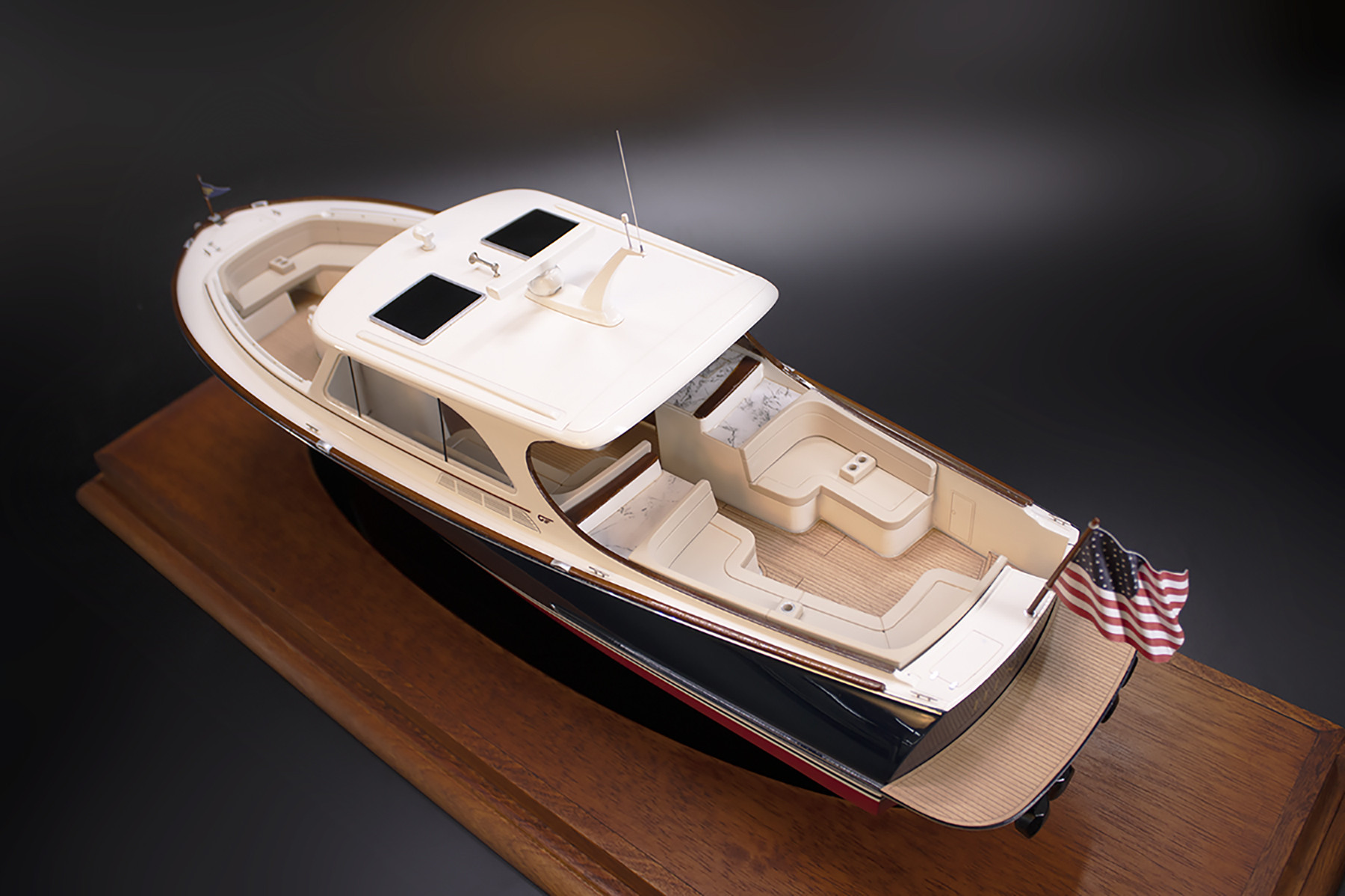 Hinckley Picnic 39 (real length 42 foot - scale 1-20 or 25 inc. LOA.-CM+DC