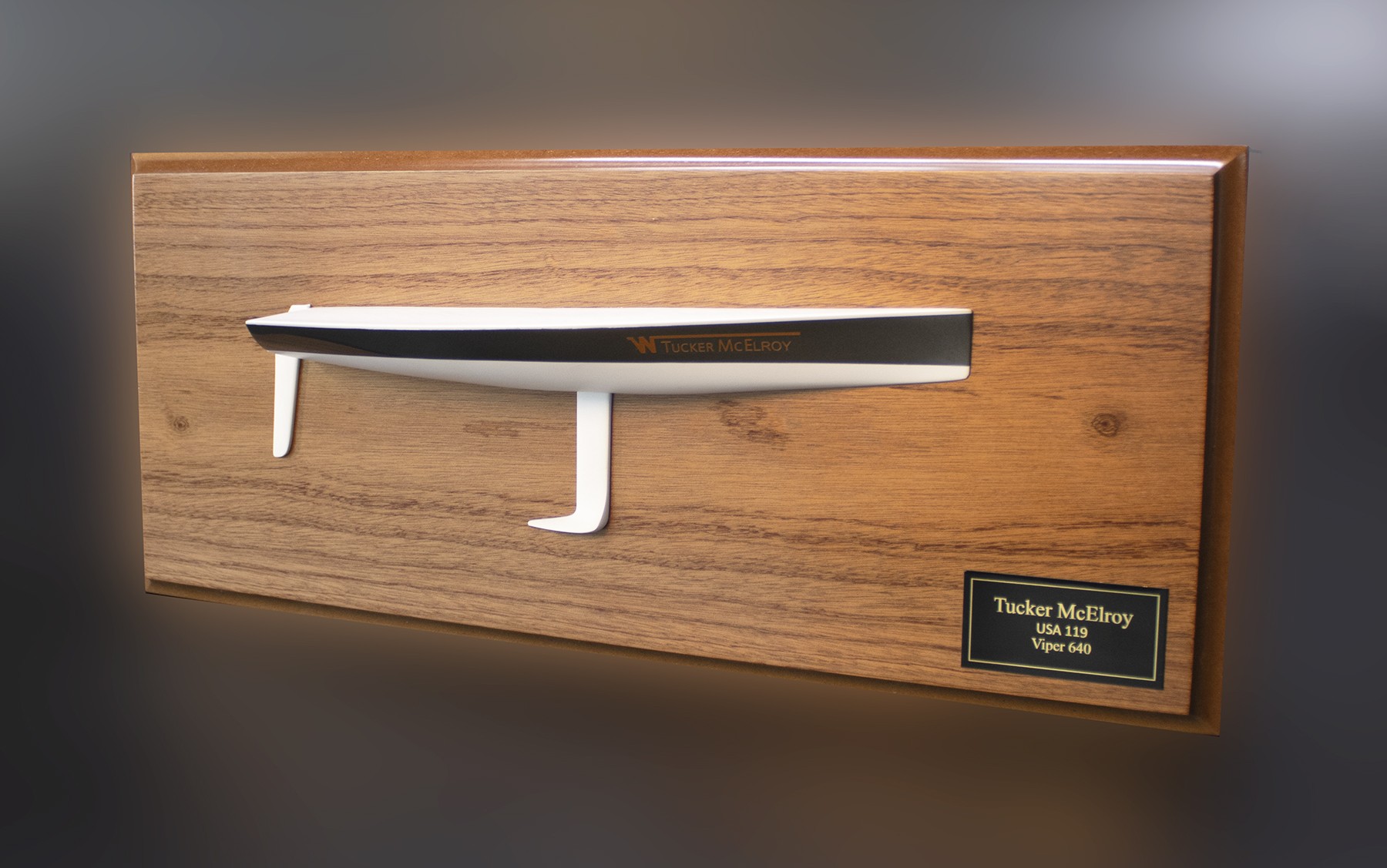 Viper 640 graceful half hull