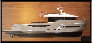 Lynx Yachts AVONTUUR Crossover 27 Yacht custom half model